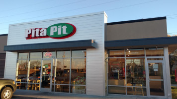 Pita Pit outside