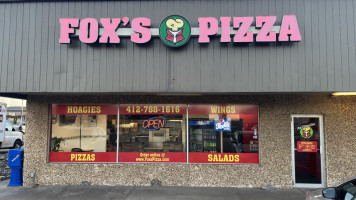 Fox's Pizza Den Robinson Twp. outside