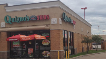 Quiznos inside