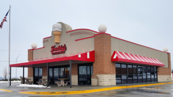 Freddy's Frozen Custard Steakburgers outside