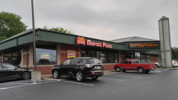 Marco's Pizza outside