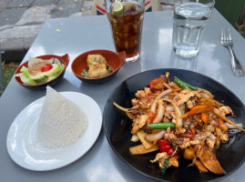 Tue Thai Food food