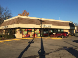 Braum's Ice Cream Dairy Store outside