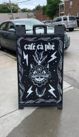 Cafe Cà Phê outside