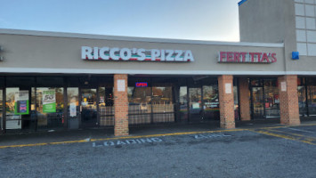 Ricco's Pizza food