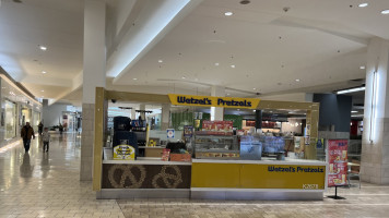 Wetzel's Pretzels food