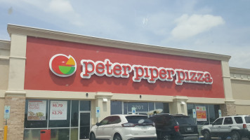 Peter Piper Pizza outside