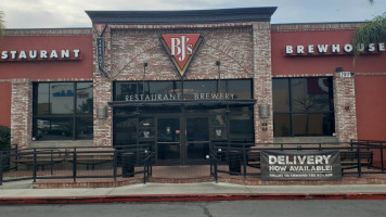 Bj's Brewhouse outside