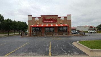 Freddy's Frozen Custard Steakburgers outside