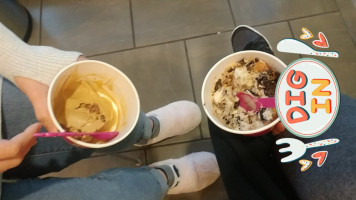 Menchie's Frozen Yogurt food