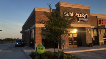 Schlotzsky's outside