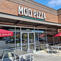 Mod Pizza inside