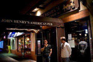 John Henry's American Pub food