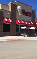 Freddy's Frozen Custard Steakburgers outside