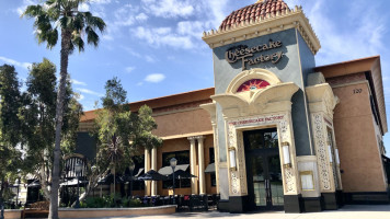 The Cheesecake Factory outside