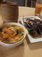 Tipp Thai Cuisine inside