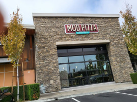 Mod Pizza food