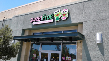 Sweetfrog outside