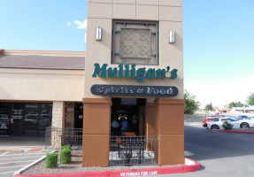 Mulligans Food Spirits outside