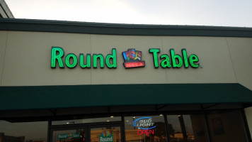 Round Table Pizza food