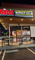 The Habit Burger Grill outside