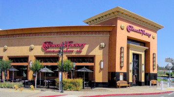 The Cheesecake Factory outside