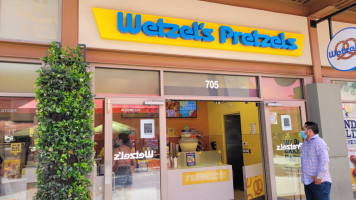 Wetzel's Pretzels inside