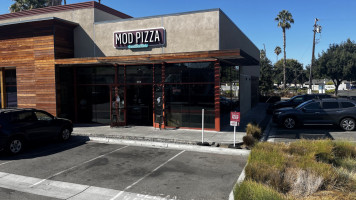 Mod Pizza outside