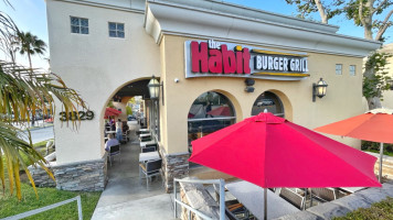 The Habit Burger Grill outside