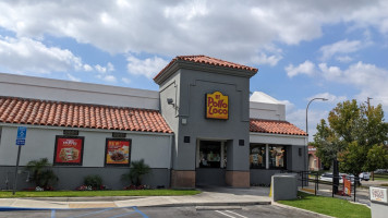 El Pollo Loco outside