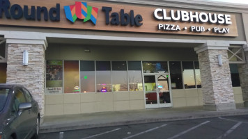 Round Table Pizza Clubhouse outside