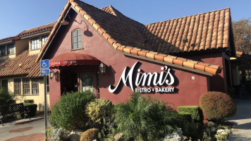 Mimi's Cafe outside