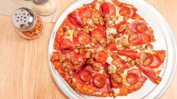 Round Table Pizza food