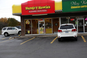 Hungry Howie's Pizza outside