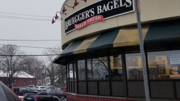 Bruegger's Bagels outside