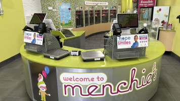 Menchies Bel Air inside