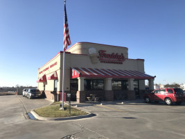 Freddy's Frozen Custard Steakburgers outside