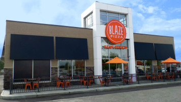 Blaze Pizza outside