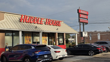 Huddle House outside