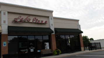 Ledo Pizza outside