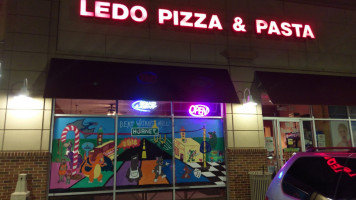 Ledo Pizza food