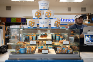 Auntie Anne's food