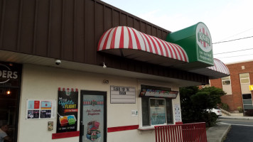 Rita's Italian Ice Frozen Custard outside