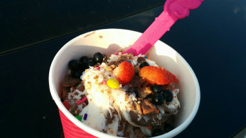 Menchie's Frozen Yogurt food