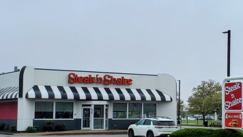 Steak 'n Shake outside