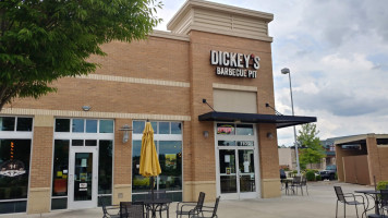 Dickey's Barbecue Pit food