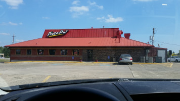 Pizza Hut outside