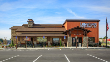 Longhorn Steakhouse outside