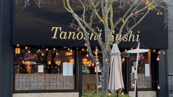 Tanoshi Sushi food
