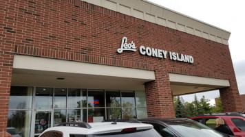 Leo's Coney Island outside